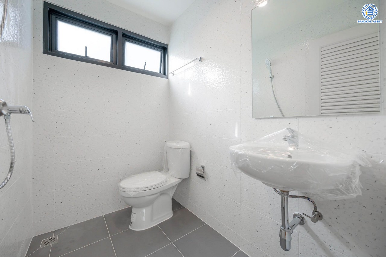 บ้านมือสองตกแต่งใหม่ โครงการ มณียา3 รัตนาธิเบศร์-ท่าอิฐ แบรนด์ Property Perfect หลังใหญ่ เนื้อที่ 61.3 ตร.ว. ฟังก์ชันครบ 3 ห้องนอน 2 ห้องน้ำ 1 ห้องอเนกประสงค์ 3 ที่จอดรถ บนทำเลเชื่อมต่อถนนรัตนาธิเบศร์ และถนนราชพฤกษ์ ใจกลาง 2 เซ็นทรัลฯ ใกล้ MRT "สถานีบางรักน้อยท่าอิฐ" และทางด่วน "งามวงศ์วาน"